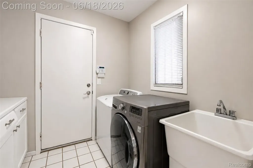 37520 Amber Drive Farmington Hills City MI 48331