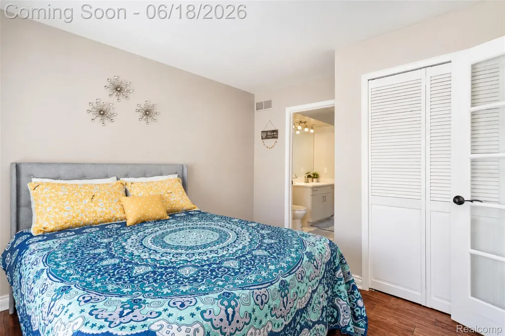 37520 Amber Drive Farmington Hills City MI 48331
