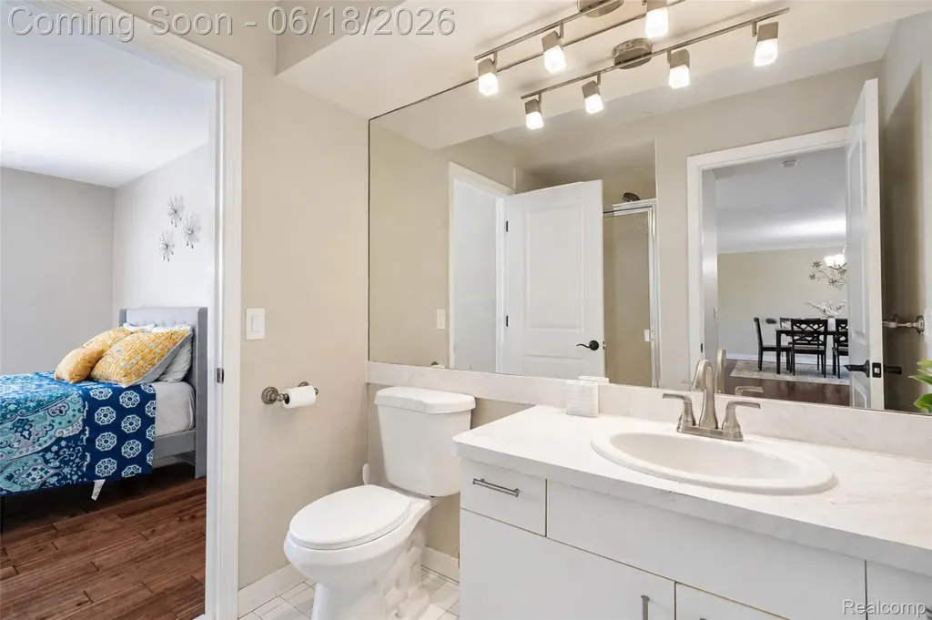 37520 Amber Drive Farmington Hills City MI 48331