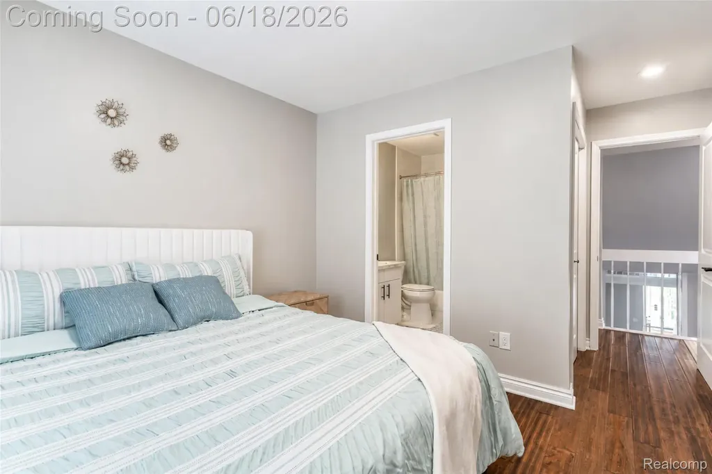 37520 Amber Drive Farmington Hills City MI 48331