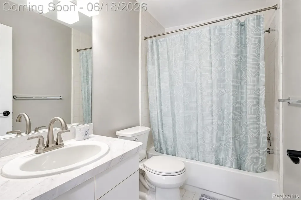 37520 Amber Drive Farmington Hills City MI 48331