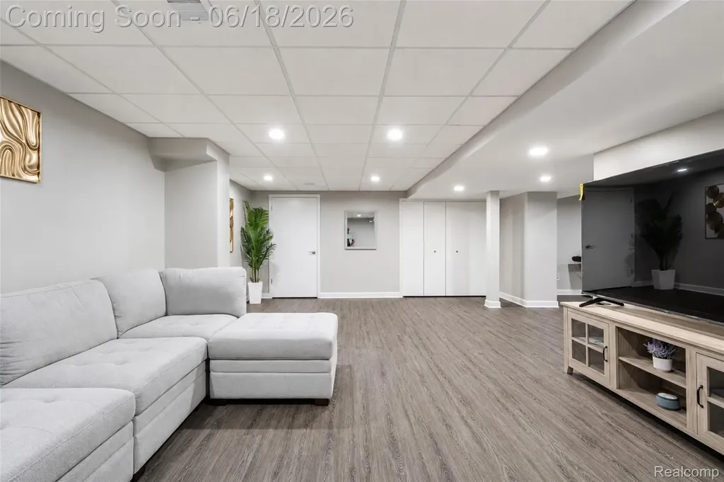 37520 Amber Drive Farmington Hills City MI 48331