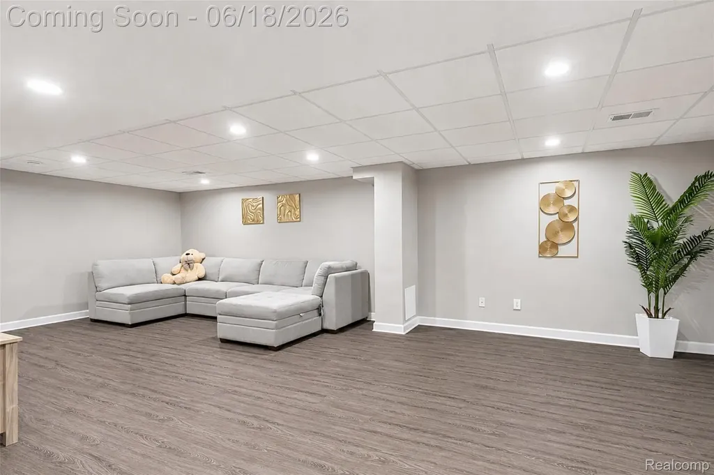 37520 Amber Drive Farmington Hills City MI 48331