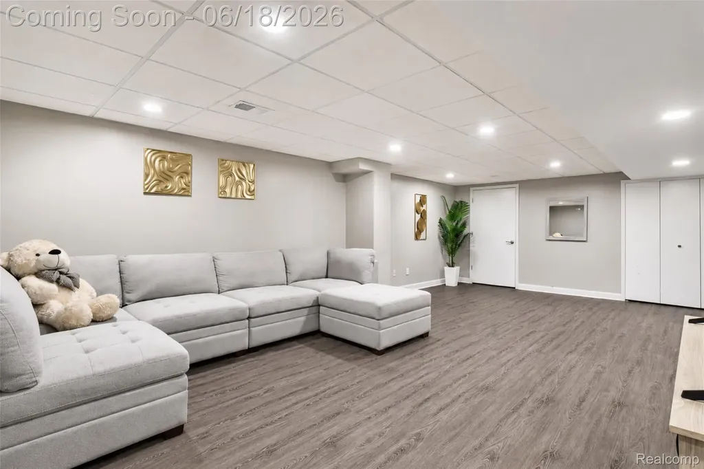 37520 Amber Drive Farmington Hills City MI 48331