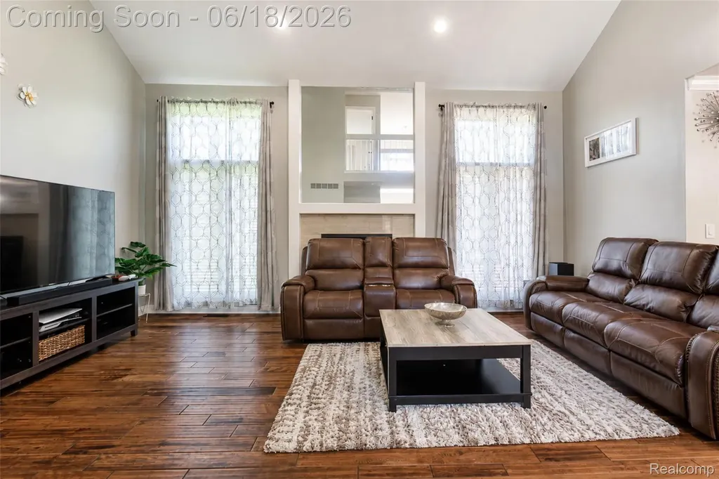 37520 Amber Drive Farmington Hills City MI 48331