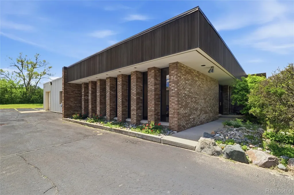 5081 Exchange Drive Flint City MI 48507