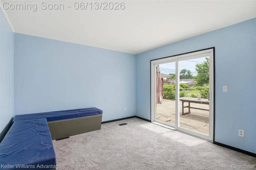 25506 Virginia Drive Warren City MI 48091