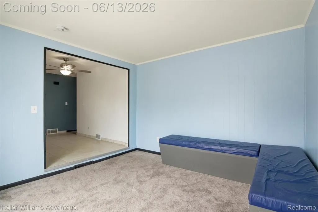 25506 Virginia Drive Warren City MI 48091