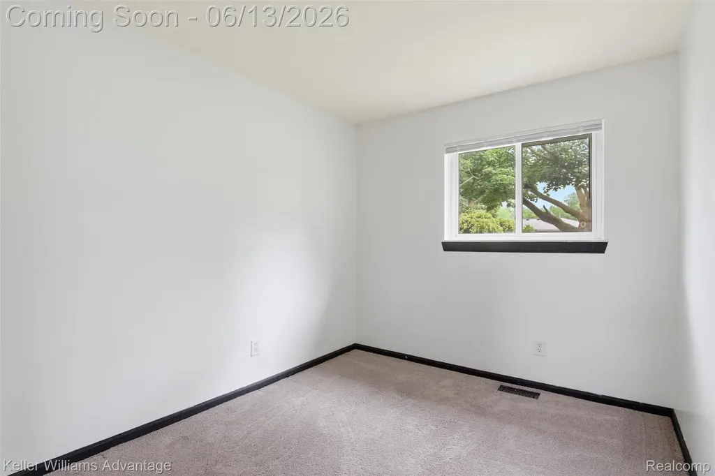25506 Virginia Drive Warren City MI 48091