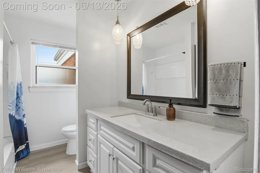 25506 Virginia Drive Warren City MI 48091