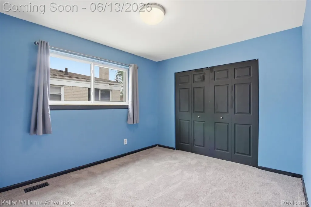 25506 Virginia Drive Warren City MI 48091