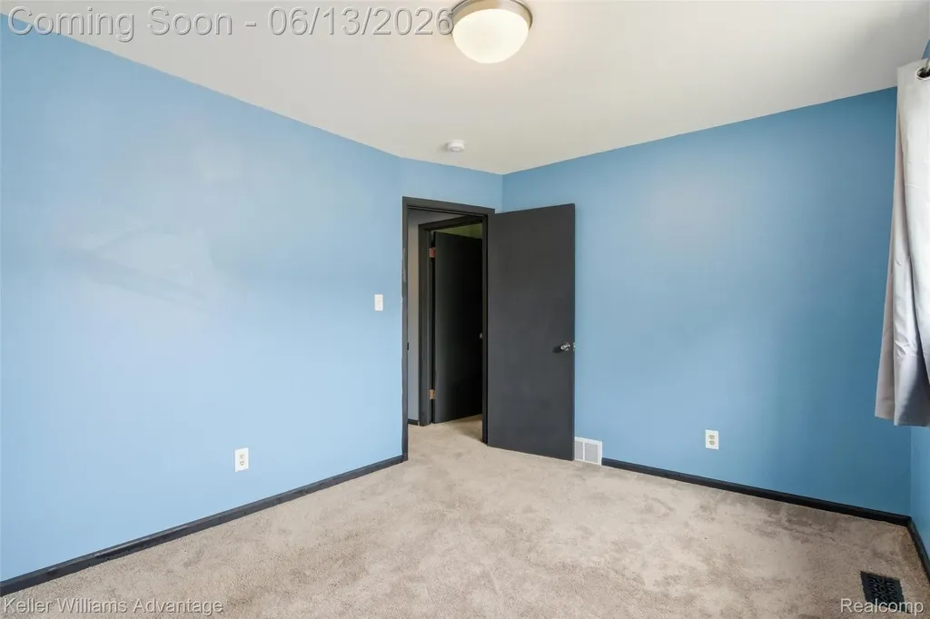 25506 Virginia Drive Warren City MI 48091