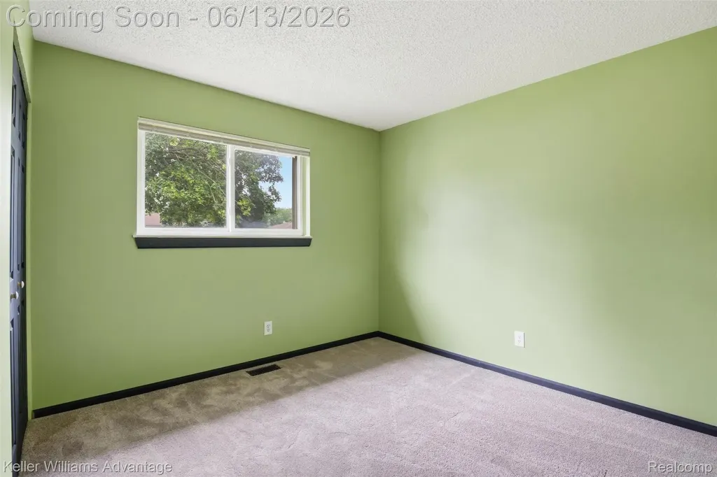 25506 Virginia Drive Warren City MI 48091