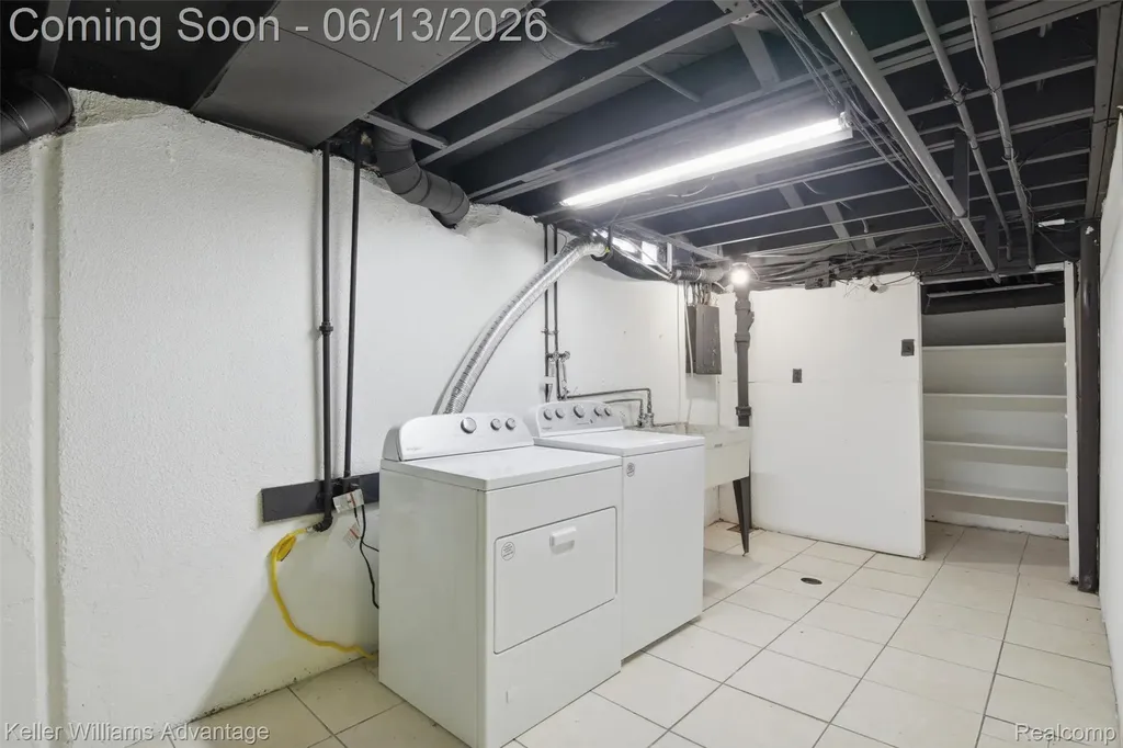 25506 Virginia Drive Warren City MI 48091