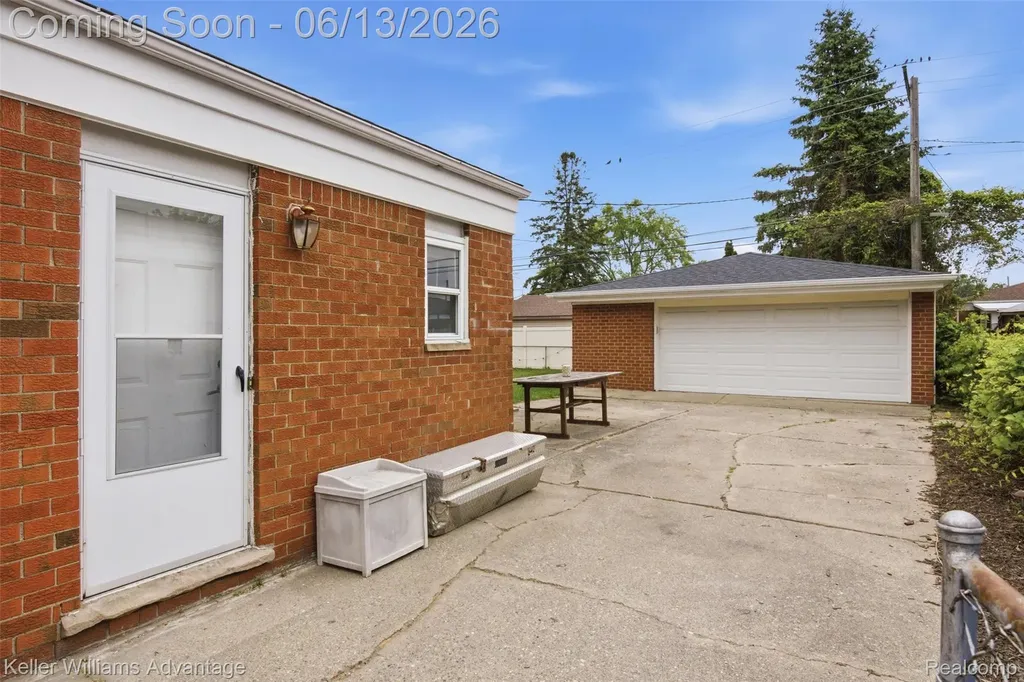 25506 Virginia Drive Warren City MI 48091