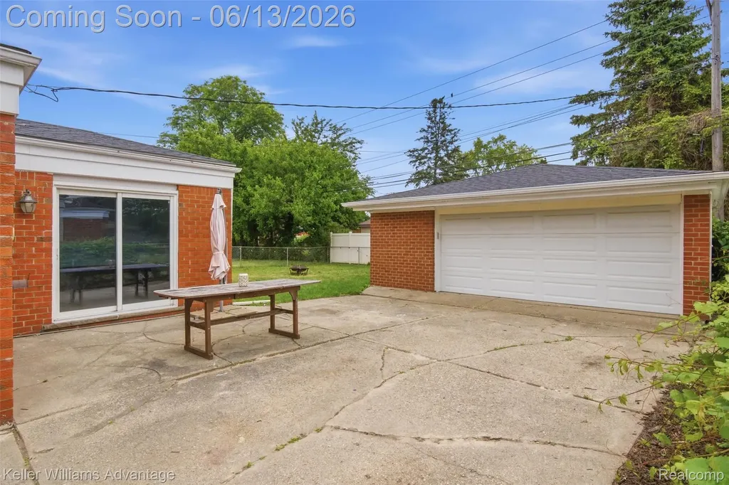25506 Virginia Drive Warren City MI 48091