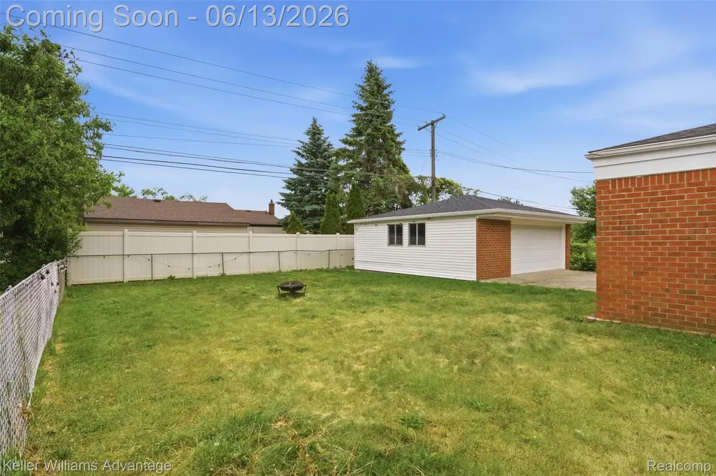 25506 Virginia Drive Warren City MI 48091