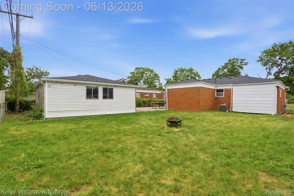 25506 Virginia Drive Warren City MI 48091