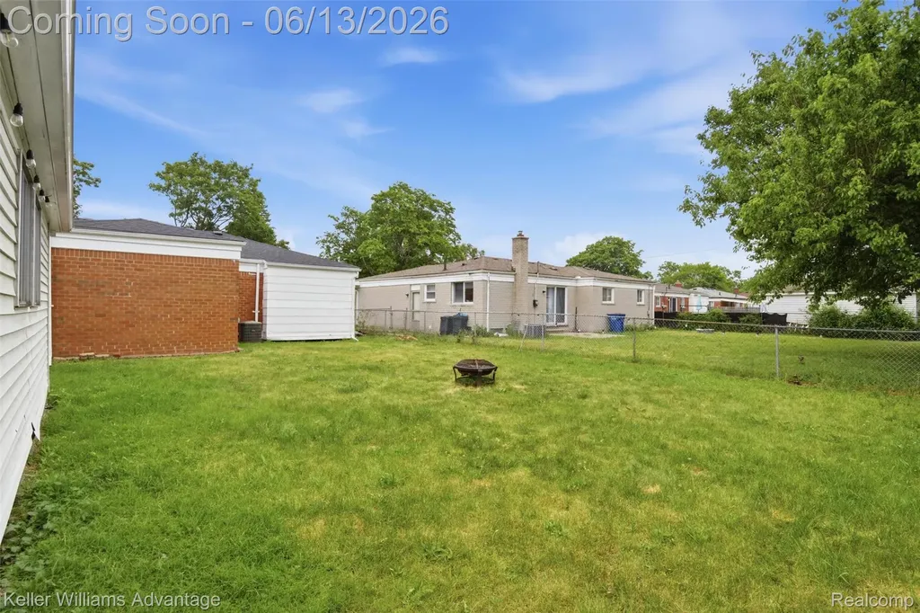 25506 Virginia Drive Warren City MI 48091