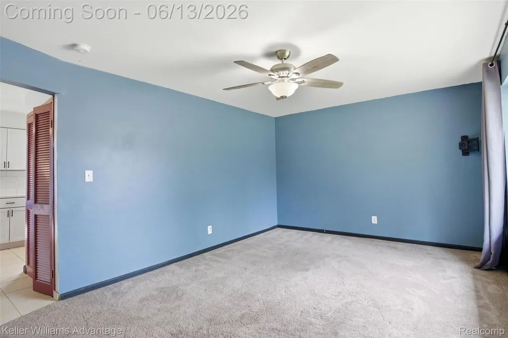 25506 Virginia Drive Warren City MI 48091