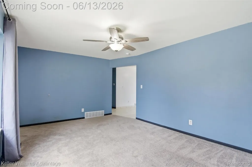 25506 Virginia Drive Warren City MI 48091