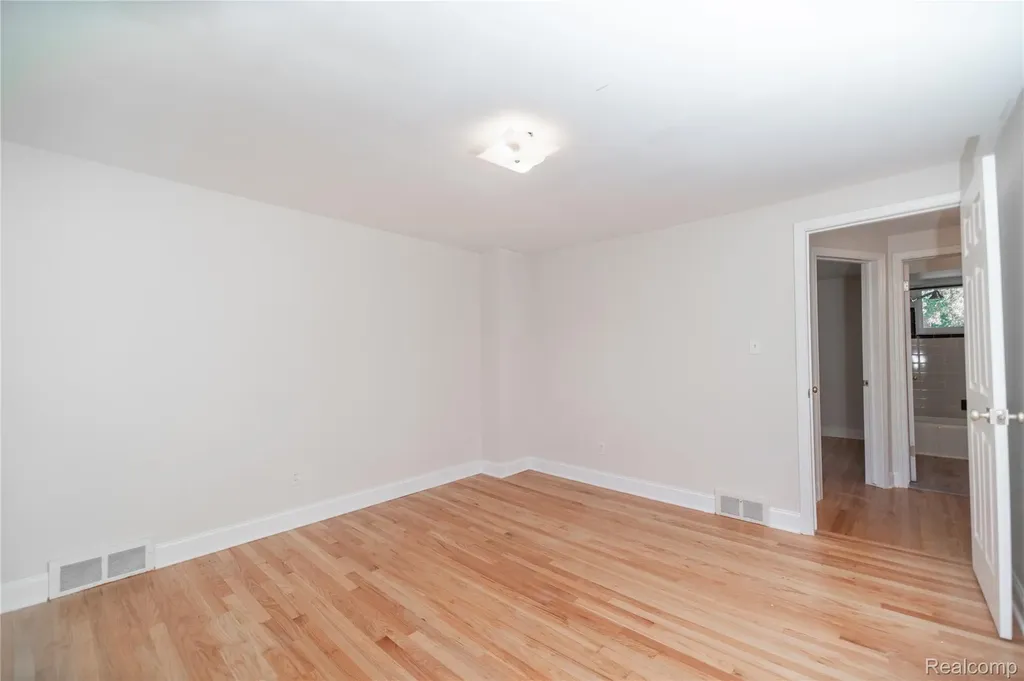 502 W Houstonia Avenue Royal Oak City MI 48073