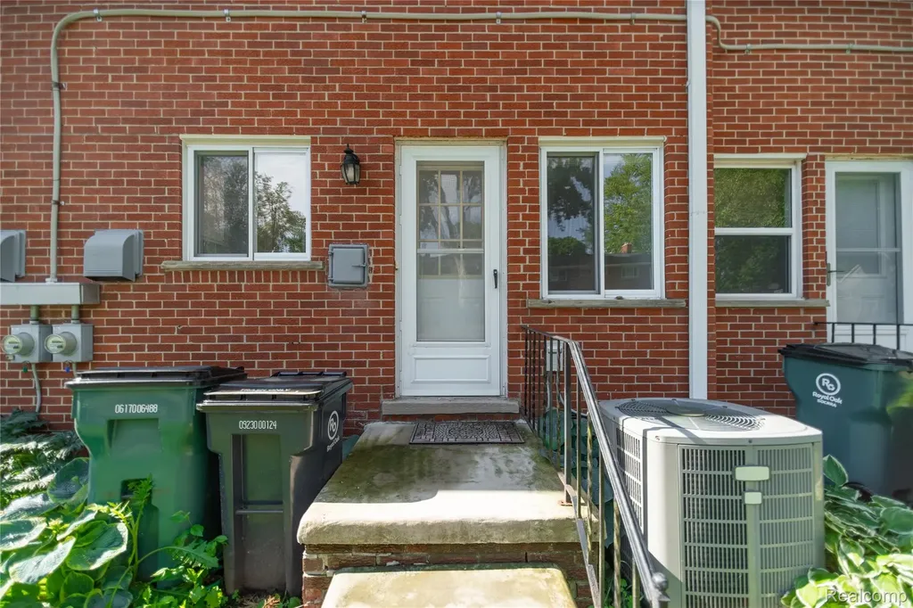 502 W Houstonia Avenue Royal Oak City MI 48073