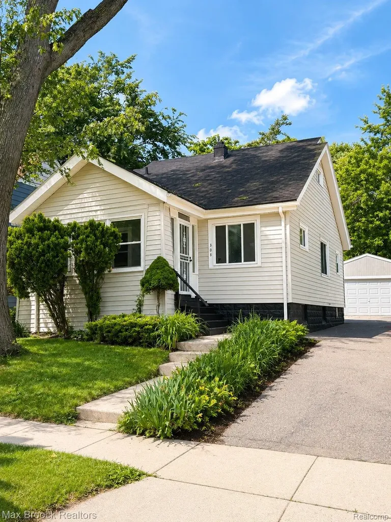 308 S Marshall Street Pontiac City MI 48342