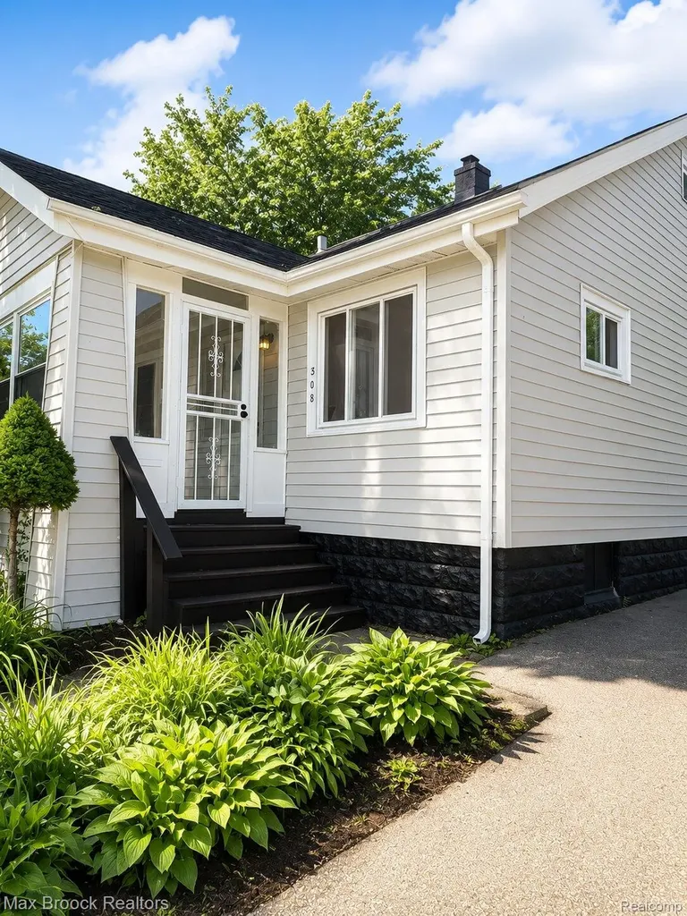 308 S Marshall Street Pontiac City MI 48342