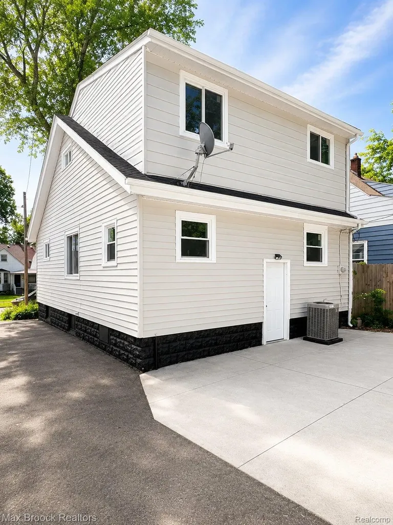 308 S Marshall Street Pontiac City MI 48342