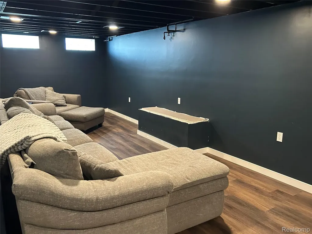 21820 Downing Street St. Clair Shores City MI 48080