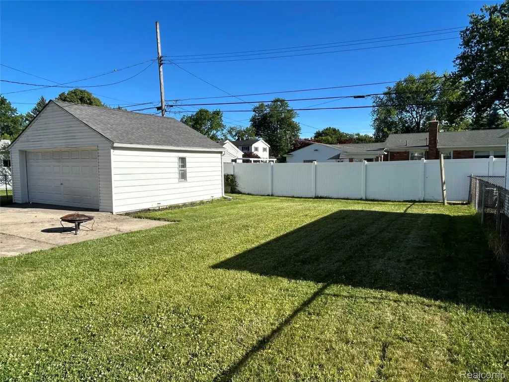 21820 Downing Street St. Clair Shores City MI 48080