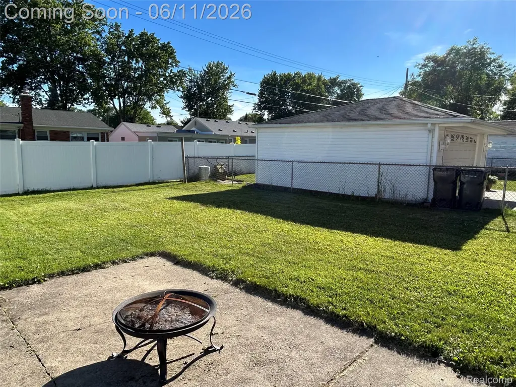 21820 Downing Street St. Clair Shores City MI 48080