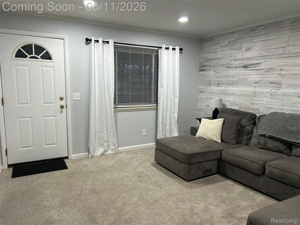 21820 Downing Street St. Clair Shores City MI 48080