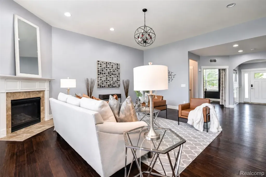 354 Findley Circle Lake Orion Village MI 48360