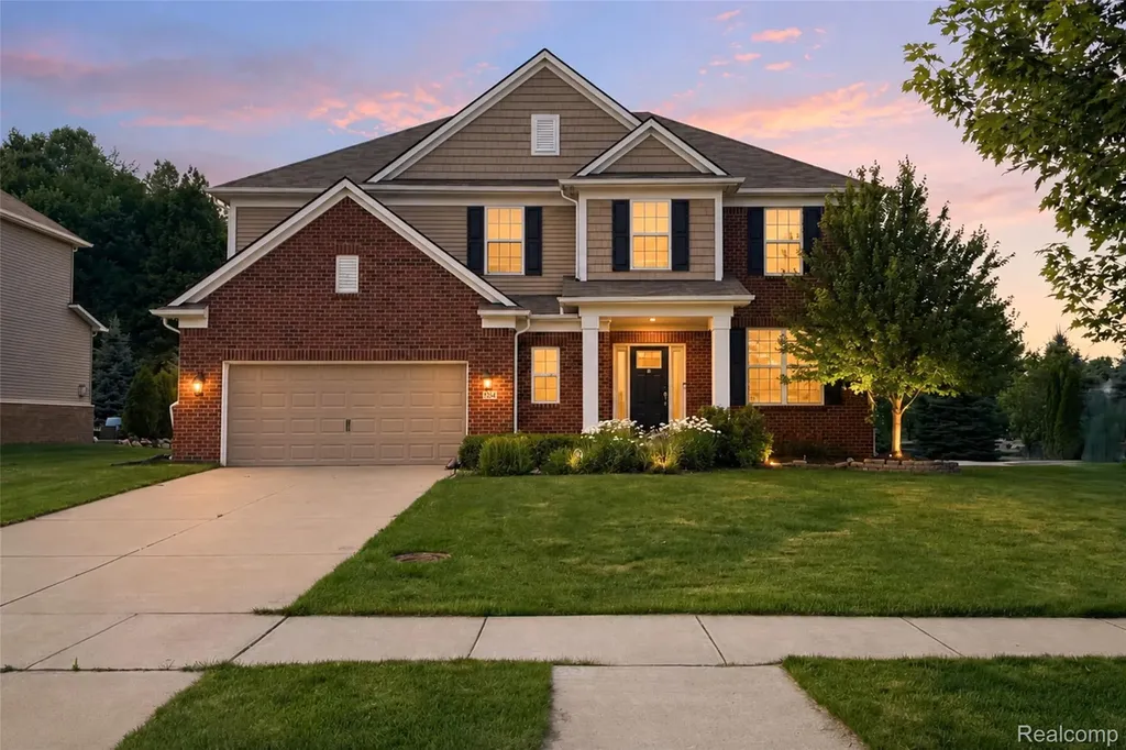 354 Findley Circle Lake Orion Village MI 48360