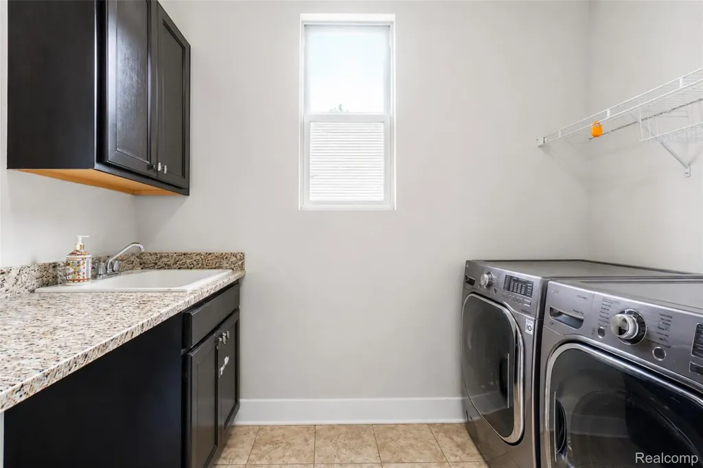 354 Findley Circle Lake Orion Village MI 48360