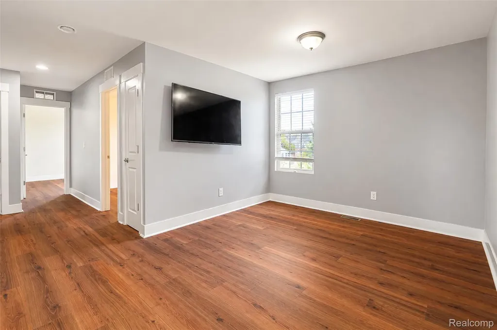 354 Findley Circle Lake Orion Village MI 48360