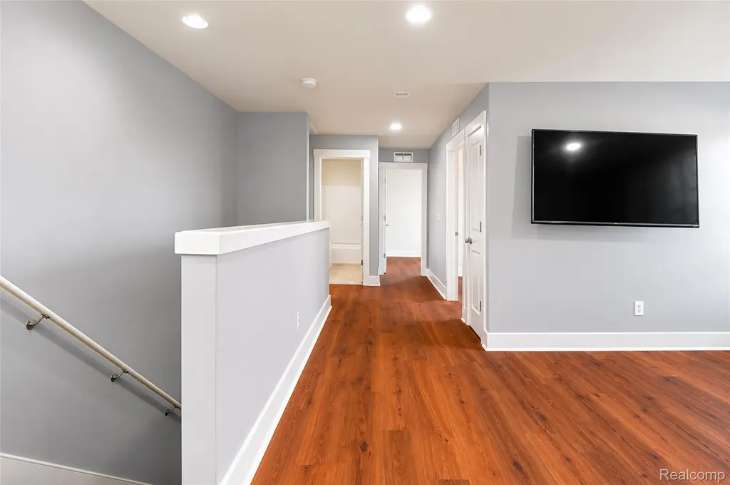 354 Findley Circle Lake Orion Village MI 48360