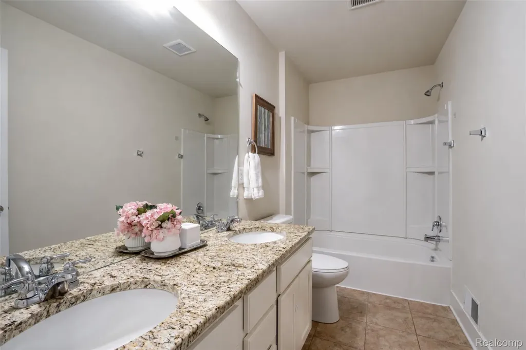 354 Findley Circle Lake Orion Village MI 48360