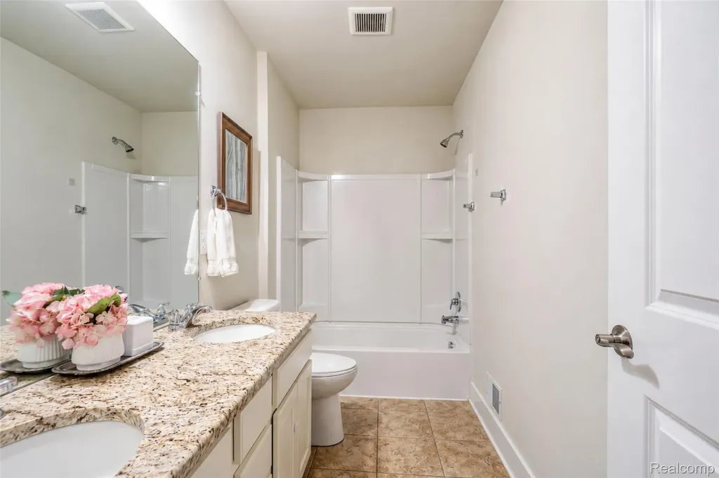 354 Findley Circle Lake Orion Village MI 48360