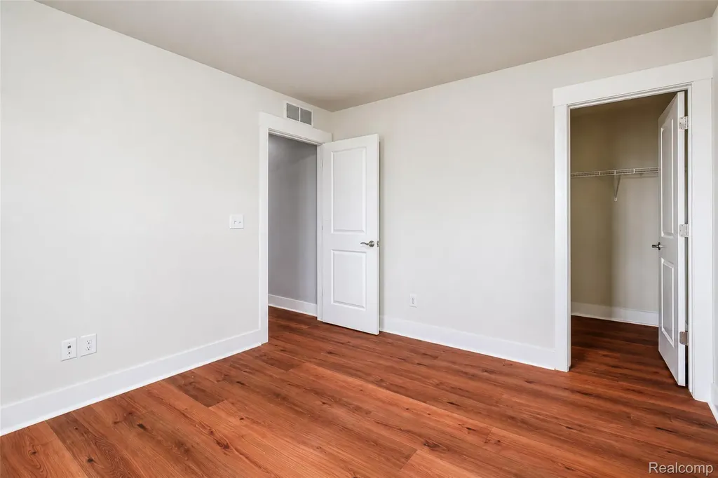 354 Findley Circle Lake Orion Village MI 48360
