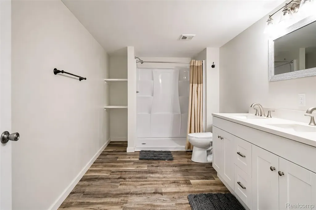 354 Findley Circle Lake Orion Village MI 48360