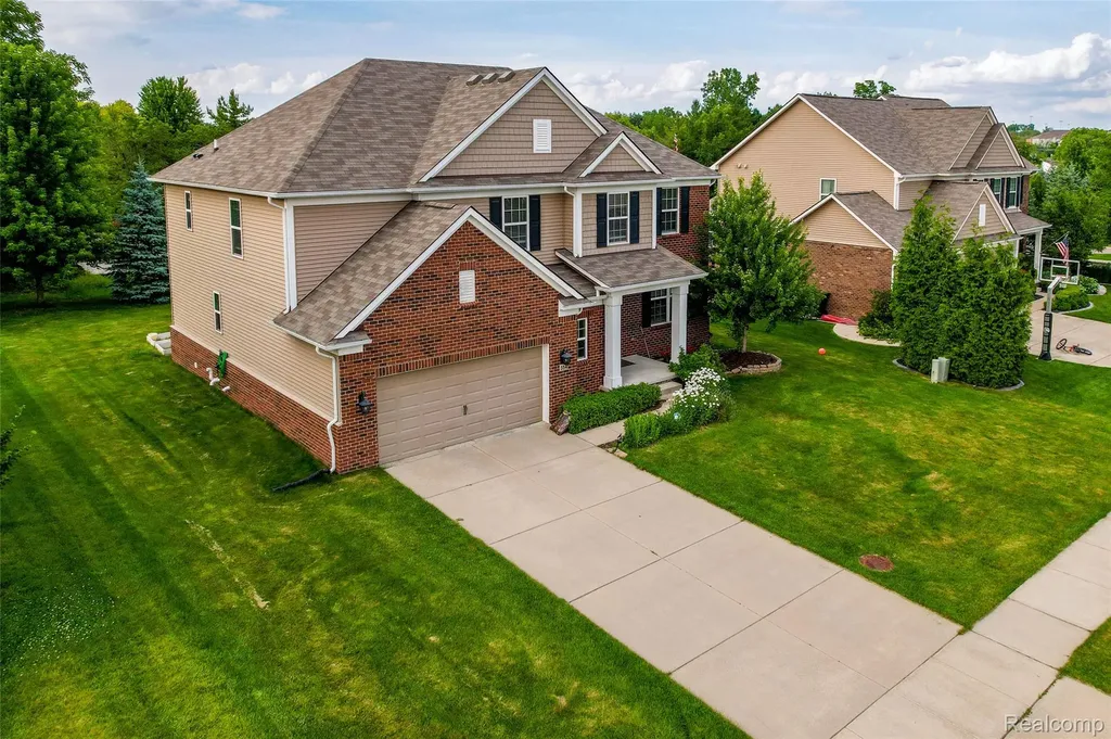 354 Findley Circle Lake Orion Village MI 48360