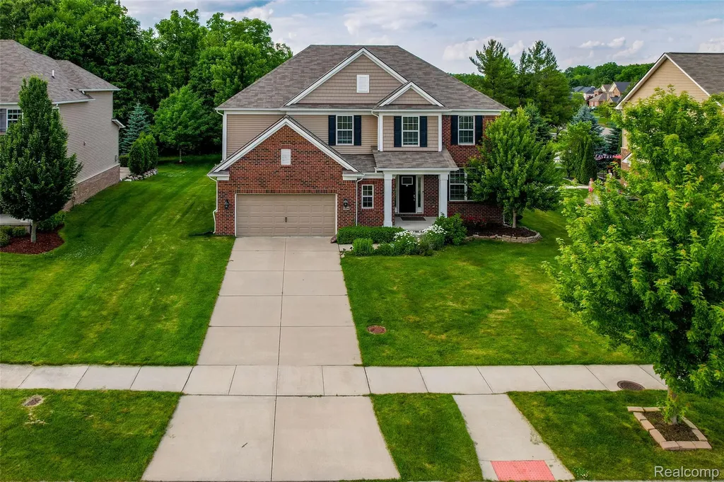 354 Findley Circle Lake Orion Village MI 48360