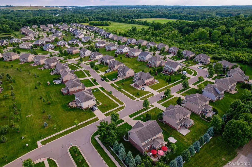 354 Findley Circle Lake Orion Village MI 48360