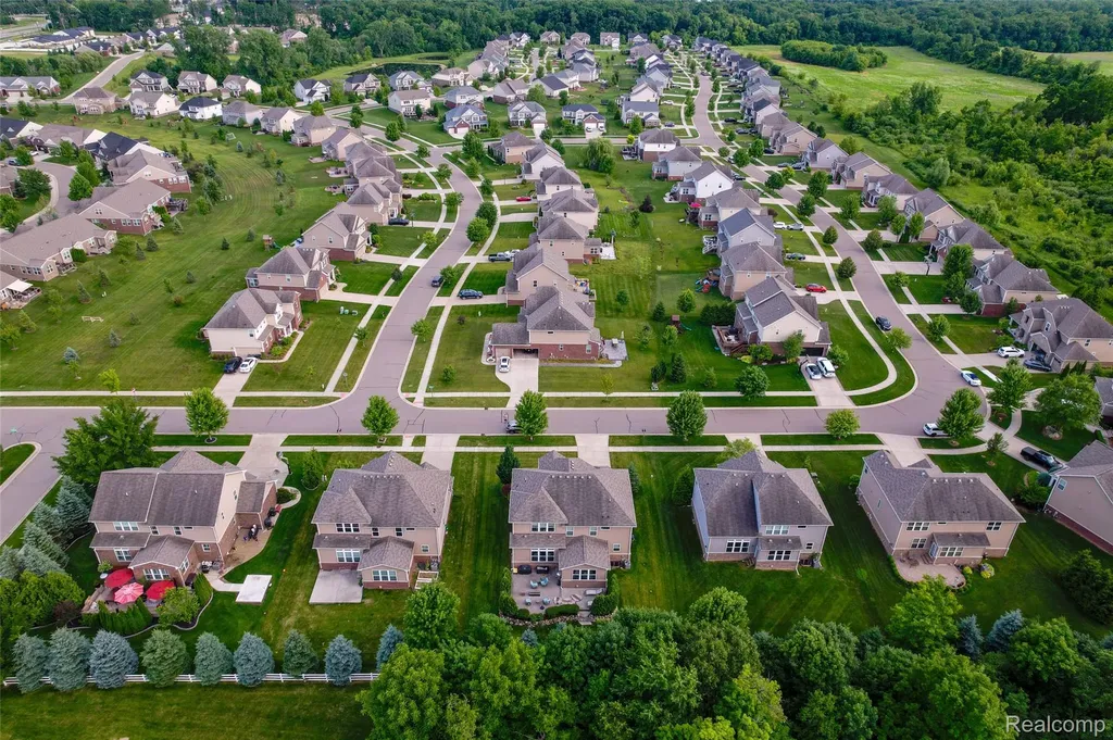 354 Findley Circle Lake Orion Village MI 48360