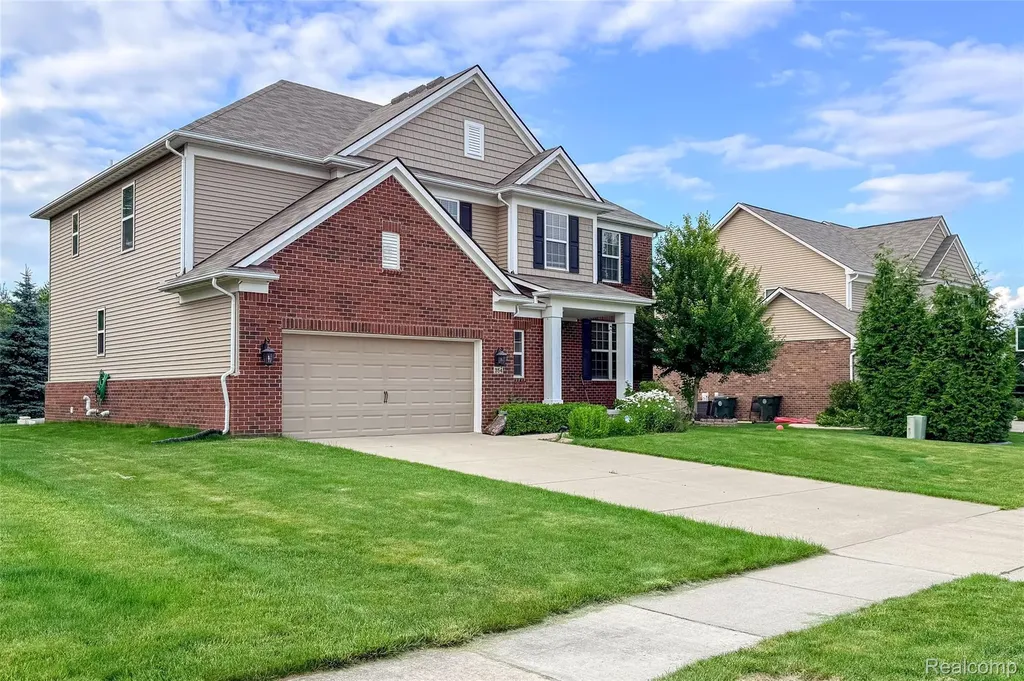 354 Findley Circle Lake Orion Village MI 48360