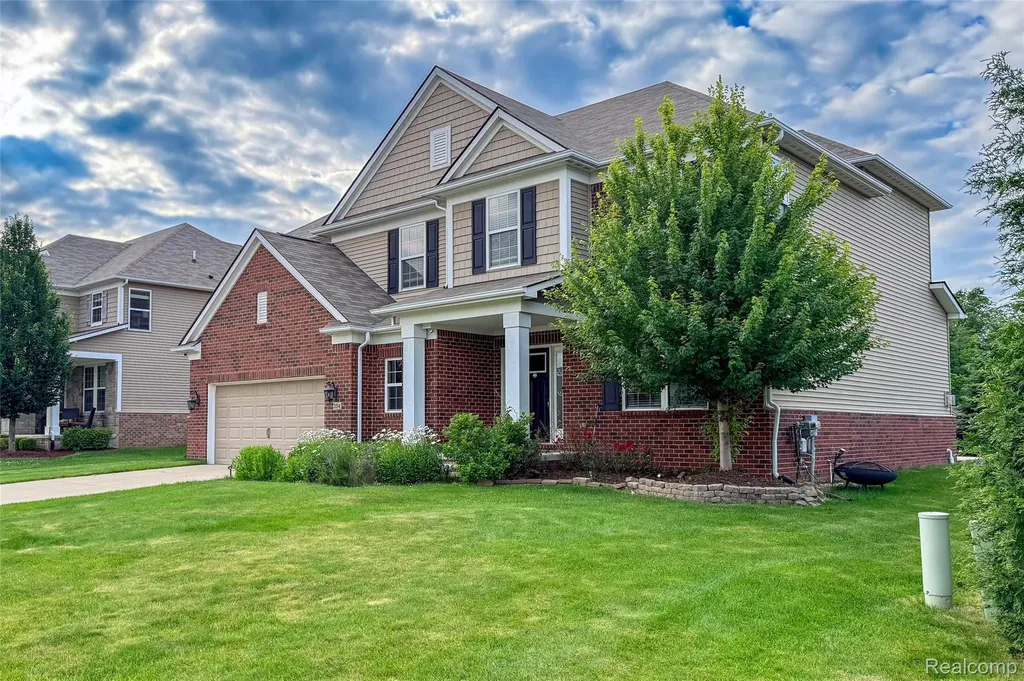 354 Findley Circle Lake Orion Village MI 48360