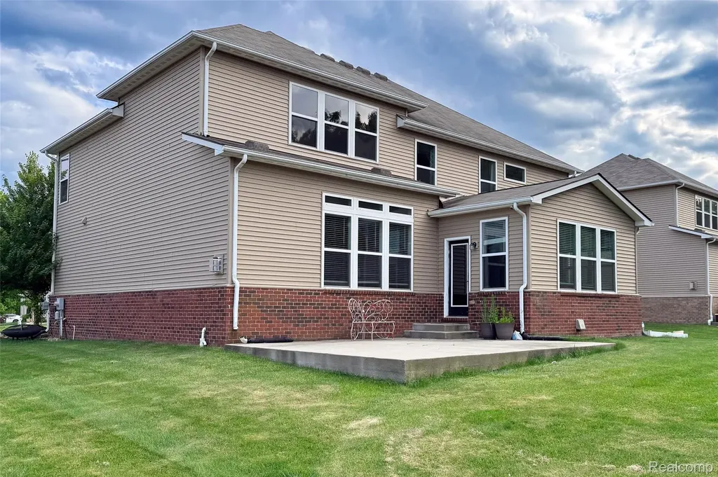 354 Findley Circle Lake Orion Village MI 48360